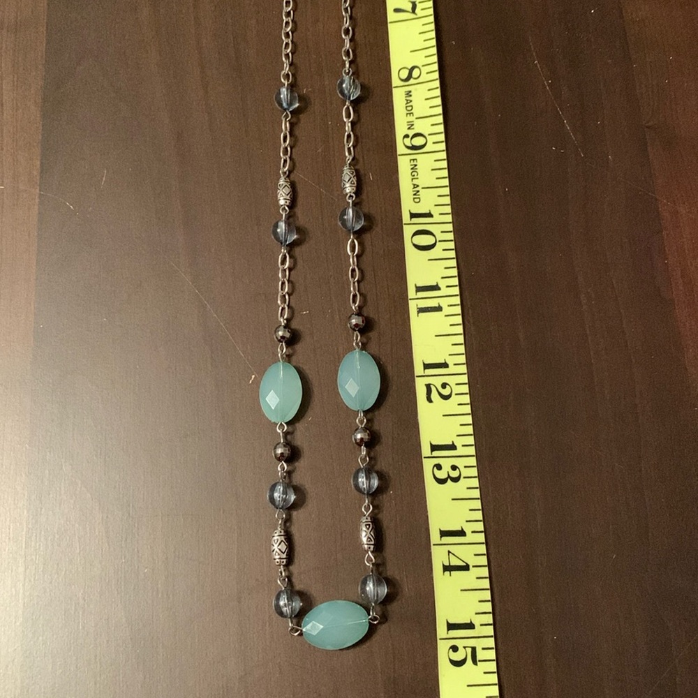Elegant Green Beaded Necklace EUC - Picture 3 of 5